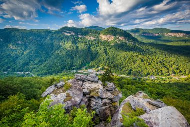 Müezzin kayası, Baca Rock State Park, kuzeye görünümünden Carolin