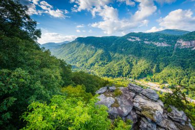 Müezzin kayası, Baca Rock State Park, kuzeye görünümünden Carolin