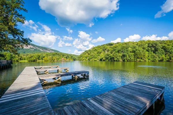 Docks in Lake Lure, in Lake Lure, North Carolina. — Stock Photo, Image