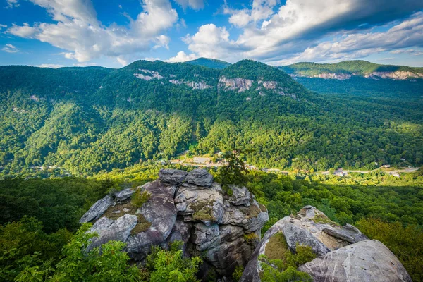 Vista desde Pulpit Rock, en el Parque Estatal Chimney Rock, Carolina del Norte —  Fotos de Stock