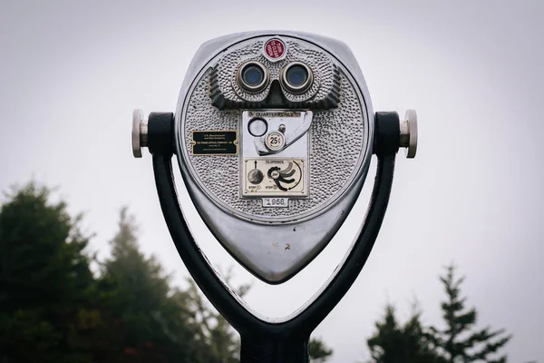 Myntet drivs kikare på farfar berg, North Carolina — Stockfoto