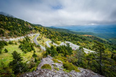 Blue Ridge Dağları ve dedesi Mountai yol görünümünü