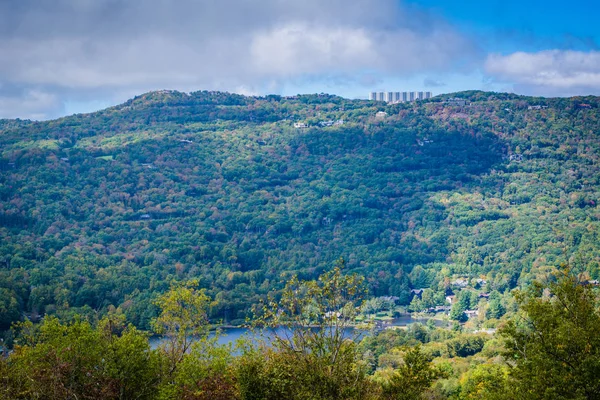 Pohled na Blue Ridge Mountains a dědeček jezero od Grand — Stock fotografie