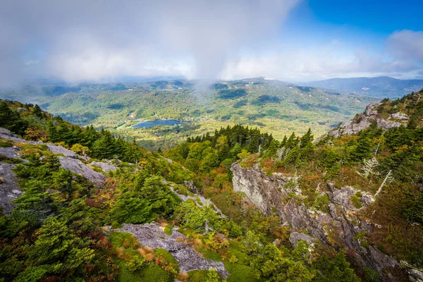 View of the rugged landscape of Grandfather Mountain, near Linvi — Stock Photo, Image