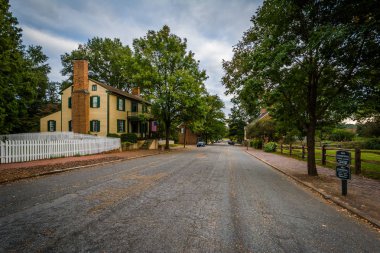 Main Street, eski Salem tarihi bölgesinde, Winston-Salem