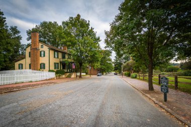 Main Street, eski Salem tarihi bölgesinde, Winston-Salem