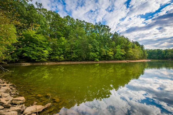 Beautiful clouds over Lake Norman, at Lake Norman State Park, No — Stock Photo, Image