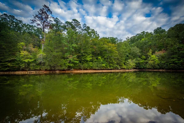 Beautiful clouds over Lake Norman, at Lake Norman State Park, No — Stock Photo, Image