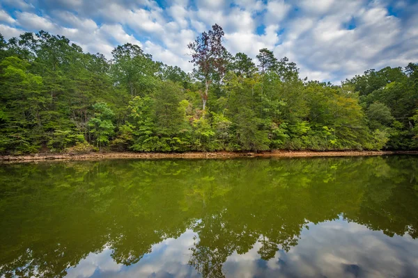 Beautiful clouds over Lake Norman, at Lake Norman State Park, No — Stock Photo, Image