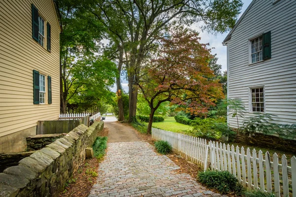 Tegel gränd och hus i gammal Salem Historic District, i Wi — Stockfoto