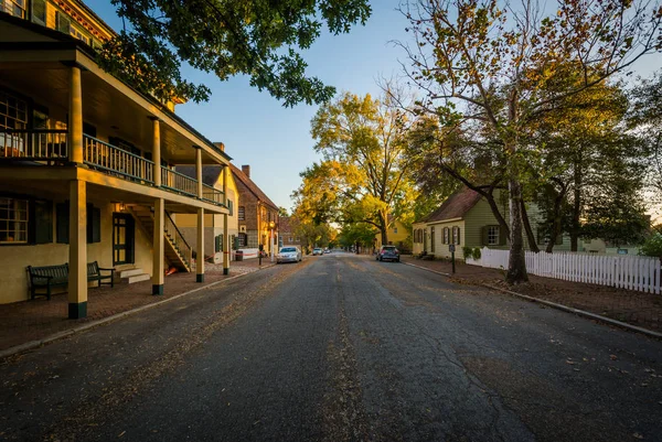 Houses along Main Street, in the Old Salem Historic District, in — Stock Photo, Image