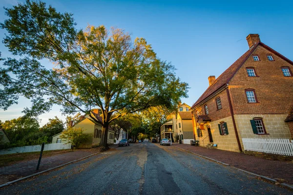 Casas a lo largo de la calle principal, en el casco antiguo de Salem, en — Foto de Stock