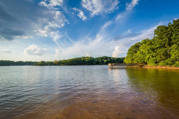 Lago Norman, no Ramsey Creek Park, em Cornelius, Carolina do Norte . — Fotografia de Stock