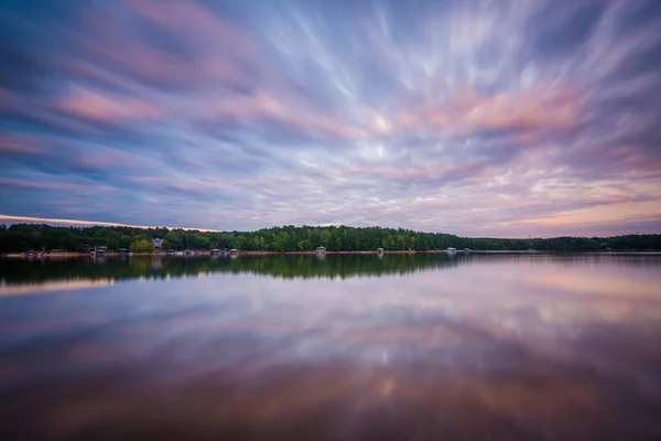Longa exposição do Lago Norman ao pôr do sol, no Lago Norman State Par — Fotografia de Stock
