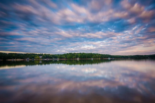 Hosszú expozíció, a Lake Norman naplementében Lake Norman állami névértéken — Stock Fotó