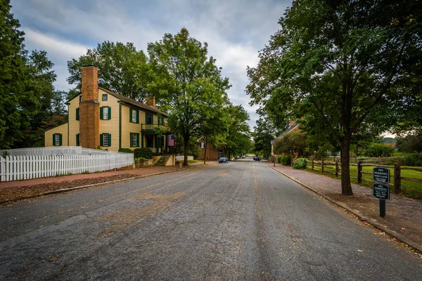 Main Street i gamla Salem historiska distriktet i Winston-Salem — Stockfoto