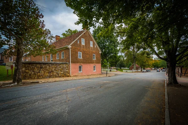 Staré domy podél hlavní ulice v staré Salem Historic District, — Stock fotografie