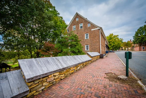 Vecchie case nel quartiere storico di Old Salem, nel centro di Winst — Foto Stock