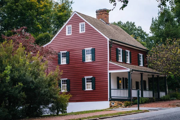 Old houses in the Old Salem Historic District, in downtown Winst — Stock Photo, Image