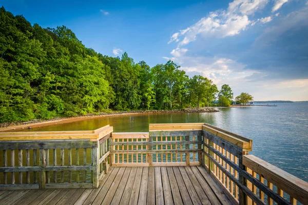 Pier on Lake Norman, at Ramsey Creek Park, in Cornelius, North C — Stock Photo, Image