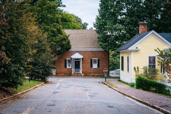 Gata och hus i gammal Salem Historic District, i Winston — Stockfoto