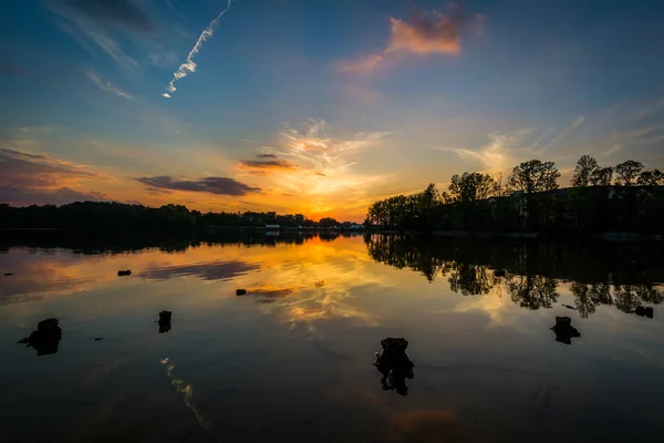 Solnedgång över Lake Norman från Parham Park, i Davidson, norra bil — Stockfoto