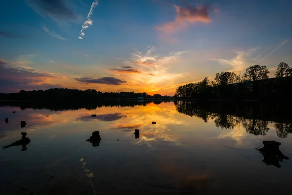 Coucher de soleil sur le lac Norman depuis Parham Park, Davidson, North Car — Photo