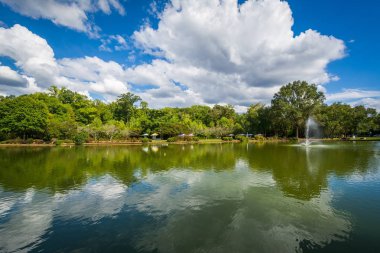Özgürlük Parkı, Charlotte, hayır gölde üzerinde güzel bulutlar