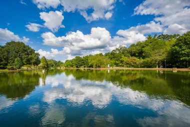 Özgürlük Parkı, Char gölde yansıtan güzel bulutlar