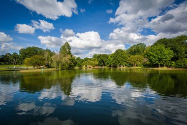 Özgürlük Parkı, Char gölde yansıtan güzel bulutlar
