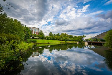 Göle Senfoni Park, Charlotte, Kuzey üzerinde dramatik gökyüzü
