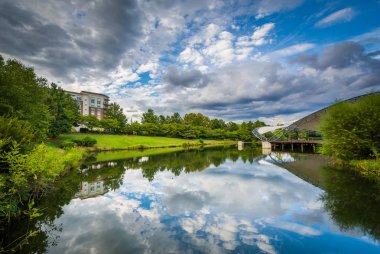 Göle Senfoni Park, Charlotte, Kuzey üzerinde dramatik gökyüzü