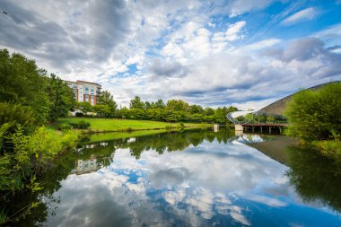 Göle Senfoni Park, Charlotte, Kuzey üzerinde dramatik gökyüzü