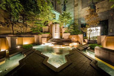 Thomas Polk Park'ta çeşmeler gece, şehir dışına Charlotte, ne de