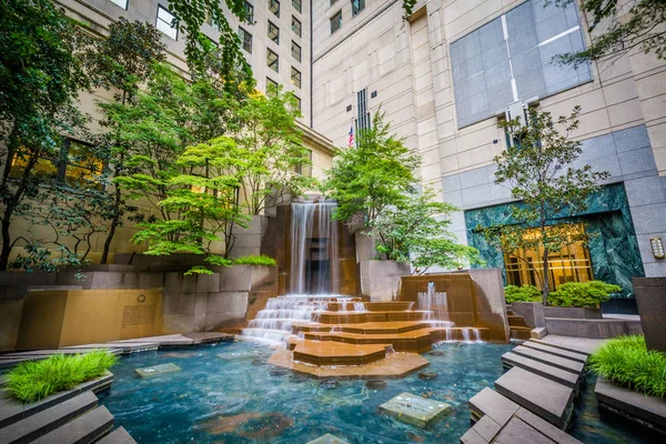 Fountains at Thomas Polk Park, in Uptown Charlotte, North Caroli — Stock Photo, Image