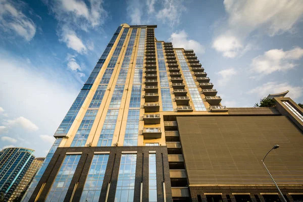 Modern building, in Uptown Charlotte, North Carolina. — Stock Photo, Image