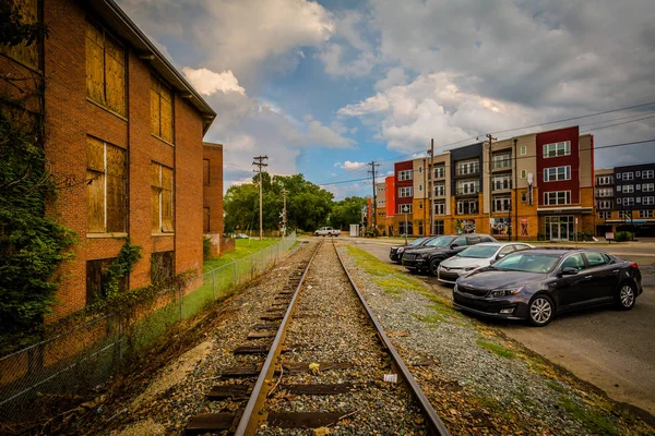 Järnvägsspåren och byggnader, i Noda, Charlotte, North Carolin — Stockfoto