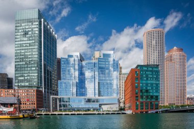 Fort noktası kanal ve Boston manzarası, Boston, Massachuse