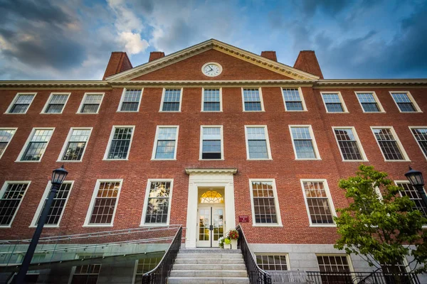 Radcliffe Institute H, ileri çalışma için ATI Hall