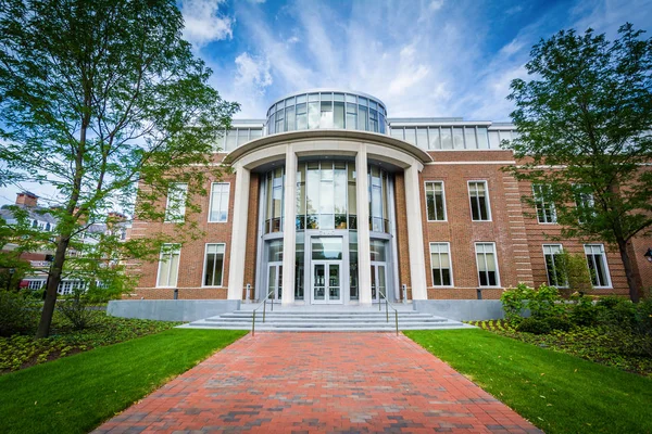 Центр Чао при Гарвардской бизнес-школе в Бостоне, США — стоковое фото