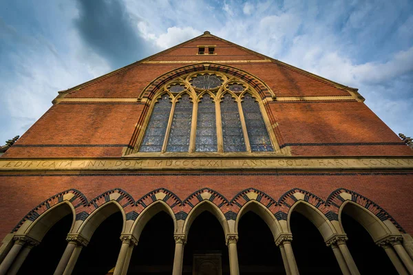 The Harvard Memorial Hall, at Harvard University, in Cambridge, — Stock Photo, Image