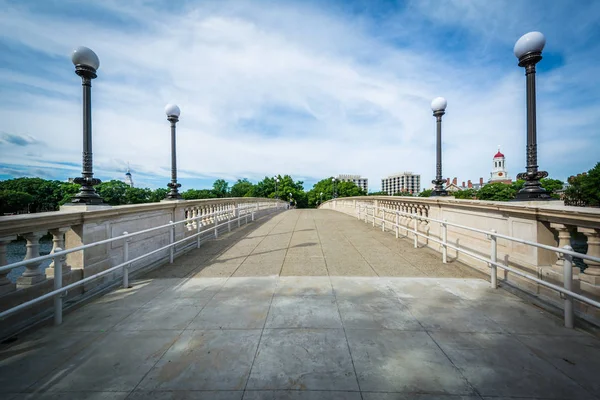 El puente John W Weeks, en Cambridge, Massachusetts . — Foto de Stock