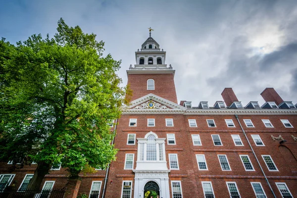 The Lowell House, na Universidade de Harvard, em Cambridge, Massachus — Fotografia de Stock