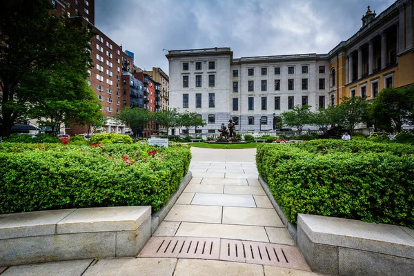 Trädgårdar utanför den Massachusetts statligt hus, i Beacon Hill, B — Stockfoto