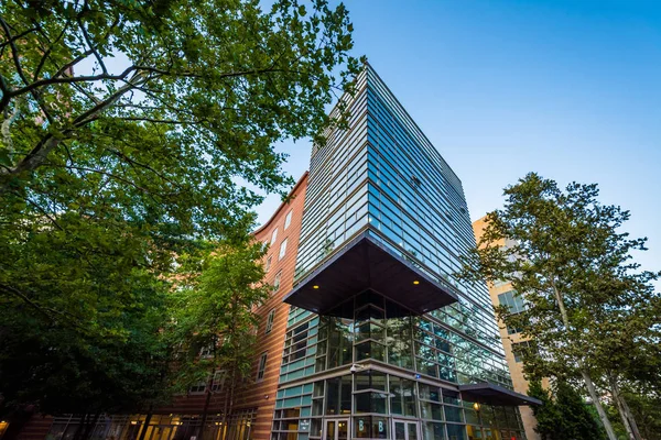 Modern byggnad vid Northeastern University i Boston, Massachus — Stockfoto