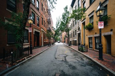 Caddesi ve tarihi binaların Beacon Hill, Boston, Massachuse