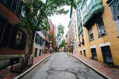 Caddesi ve tarihi binaların Beacon Hill, Boston, Massachuse