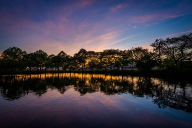 Charles River Esplanade, gün batımında Beacon Hill, Boston, m