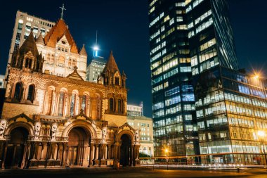 Trinity Kilisesi ve geceleri Copley SQ John Hancock Tower