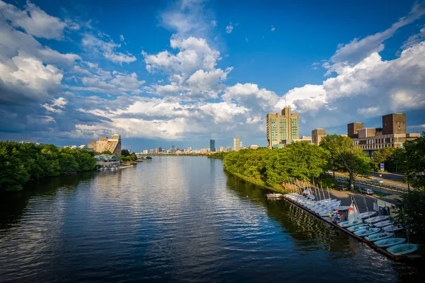 Charles River vid Boston University, i Boston, Massachusetts — Stockfoto